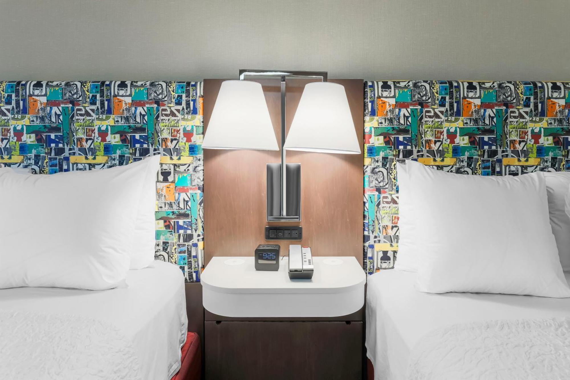 Hampton Inn & Suites Pittsburgh Downtown Экстерьер фото