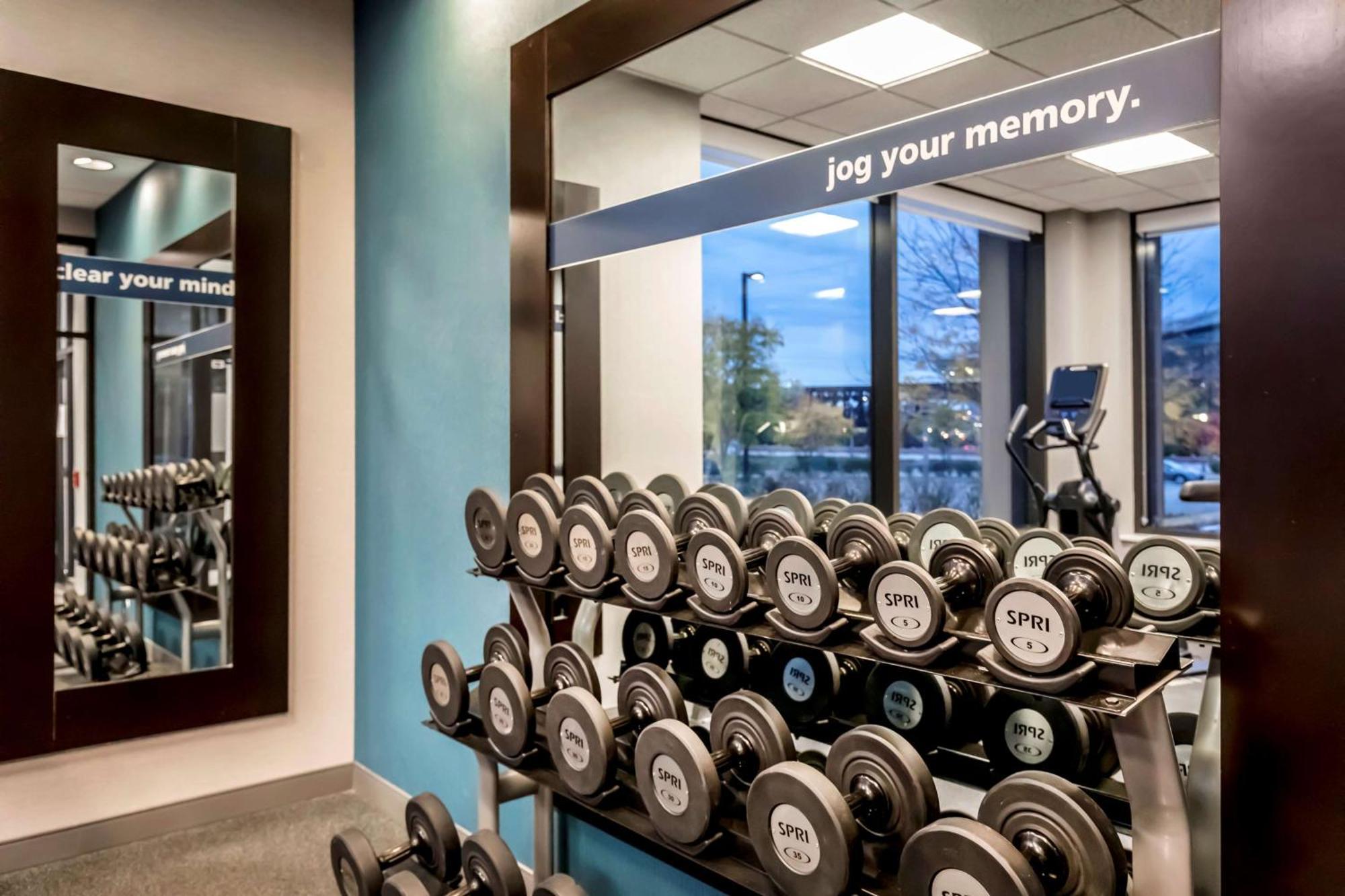 Hampton Inn & Suites Pittsburgh Downtown Экстерьер фото
