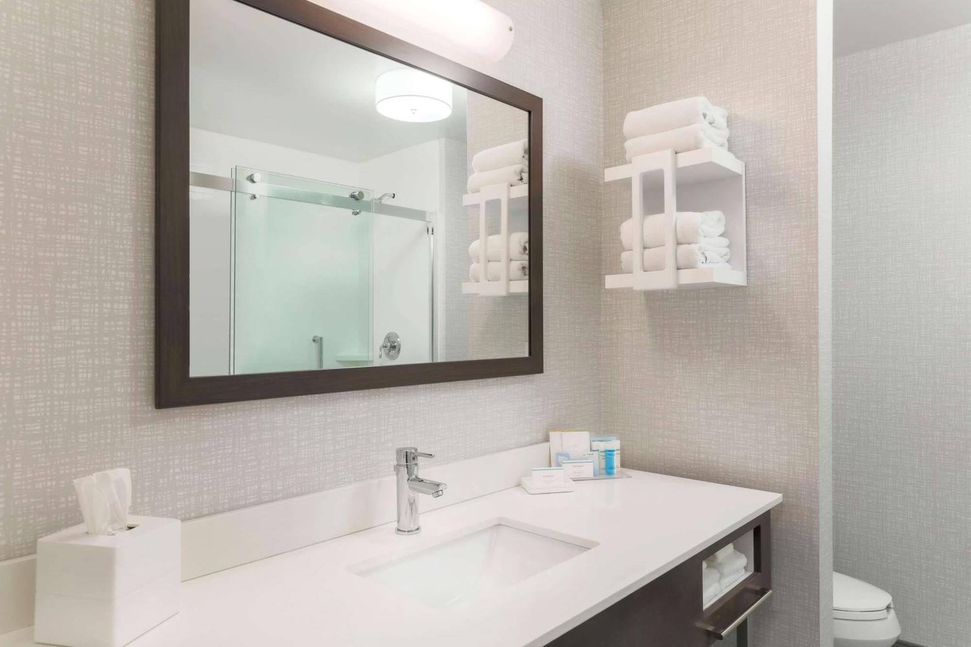 Hampton Inn & Suites Pittsburgh Downtown Экстерьер фото