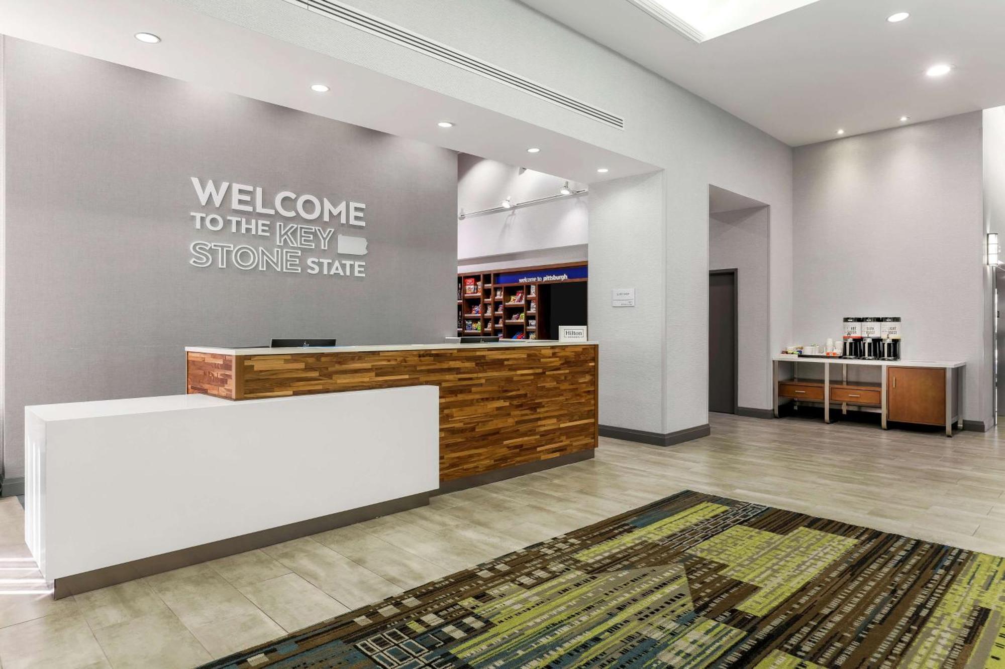 Hampton Inn & Suites Pittsburgh Downtown Экстерьер фото