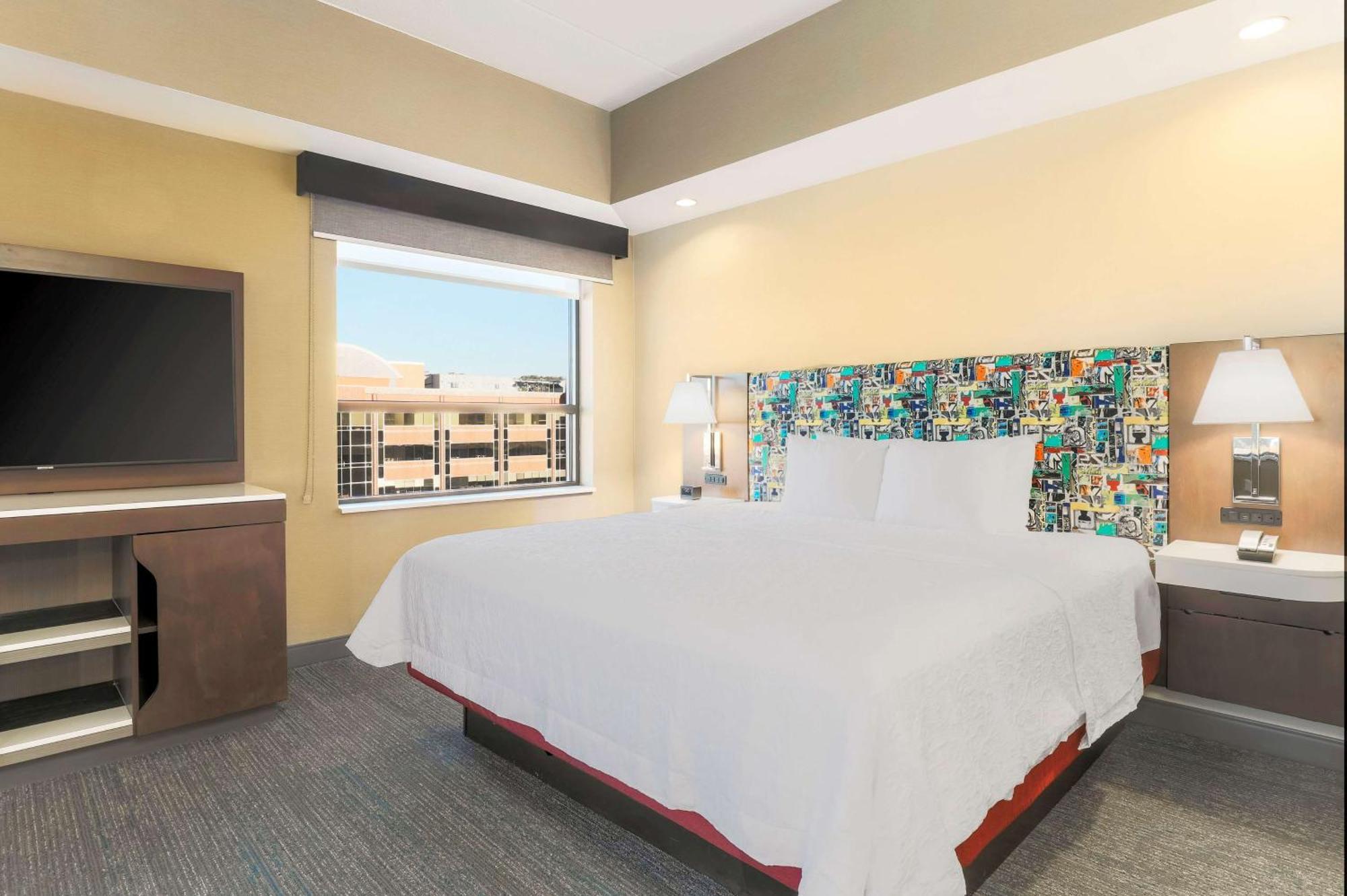 Hampton Inn & Suites Pittsburgh Downtown Экстерьер фото