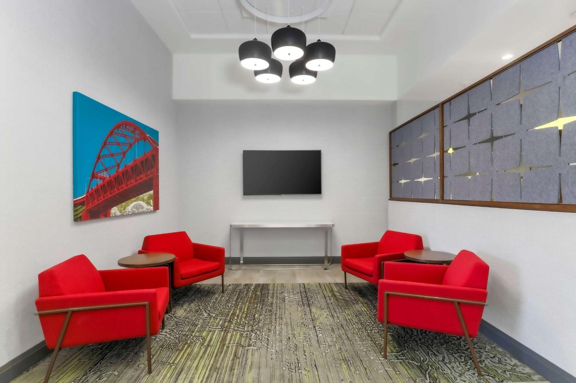 Hampton Inn & Suites Pittsburgh Downtown Экстерьер фото